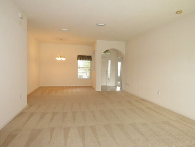 Building Photo - Large 4/2/3 Home renting $2800. month.