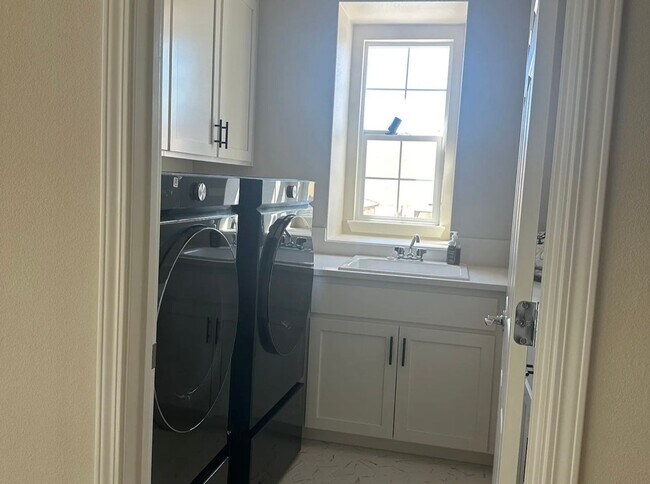 Building Photo - Luxury - New Executive Home | Furnished or Unfurnished | 5 Bedrooms | Antioch