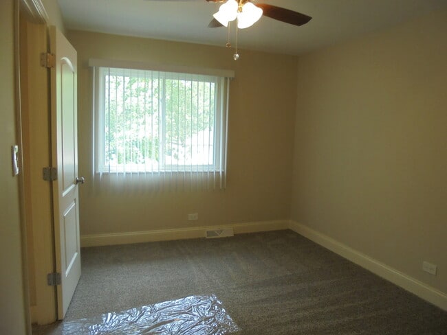 Building Photo - 1085 Hecker Dr