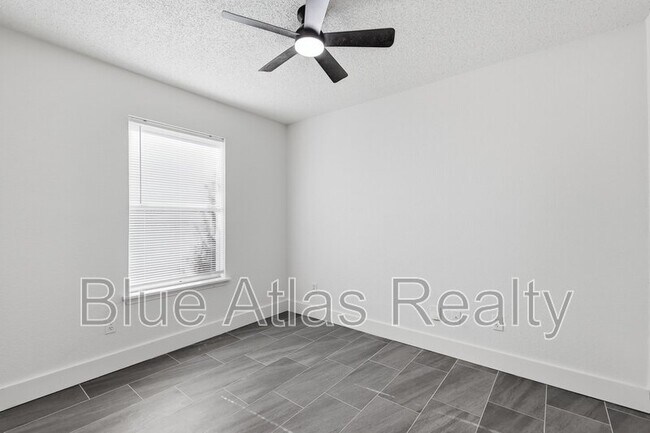 Building Photo - 7124 Wagonwheel Rd