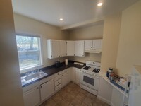 Building Photo - 586 Freeport St