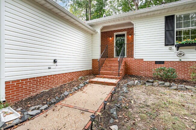 Building Photo - Charming One-Level Home in Quiet Cul-de-Sac – Available for Rent!