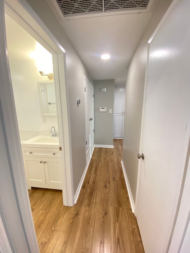 Building Photo - Updated 3 Bedroom Cypress House w/ 2 Car G...