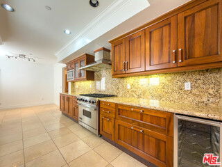 Building Photo - 11692 Darlington Ave