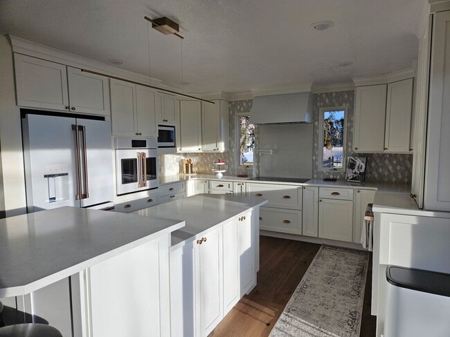 Building Photo - Kalispell Home with stunning mountain views