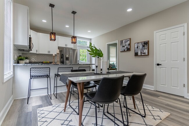 Building Photo - Spacious 6-Bedroom Home – Perfect for Large Families or Groups!