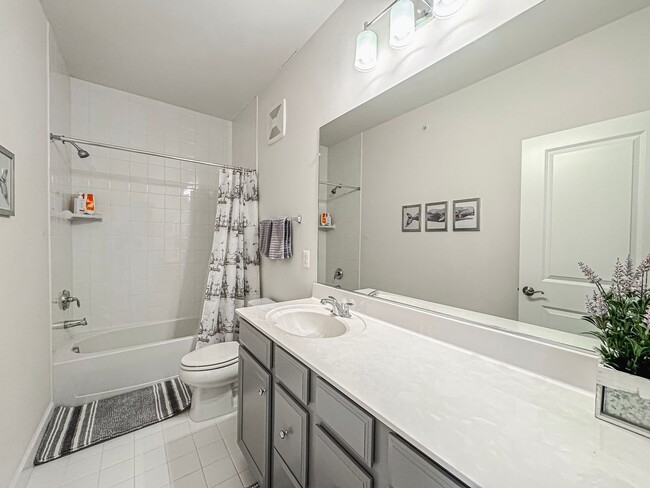 Building Photo - Stylish 3 Bed 2.5 Bath End-Unit Townhome W...