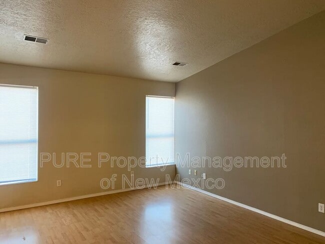 Building Photo - 4556 Platinum Dr NE