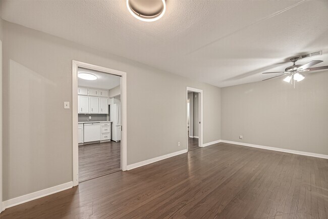 Building Photo - 514 Evonne St