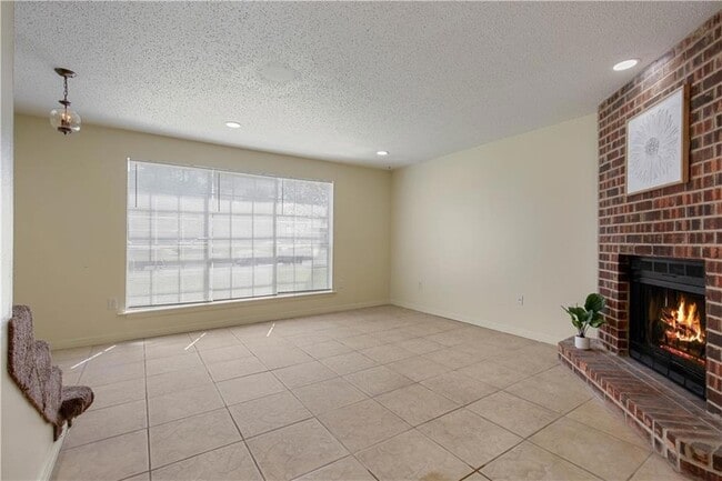 Building Photo - 1526 Richmond Dr