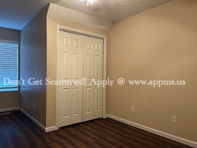 Building Photo - Location!!!!