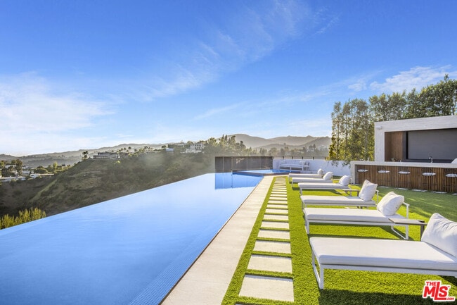 Building Photo - 1033 Somera Rd