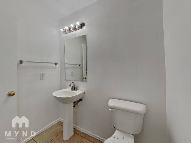 Building Photo - 12510 W Charter Oak Rd