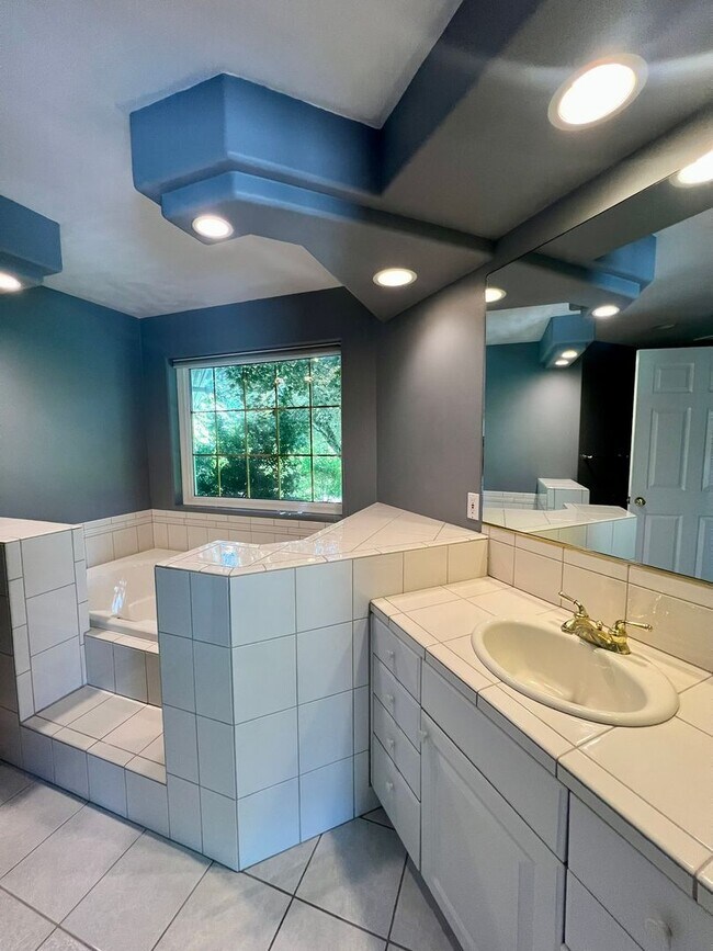Building Photo - Beautiful 3-Bed 3-Bath home on Semiahmoo G...