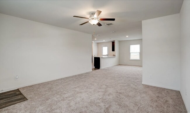 Building Photo - Three Bedroom Home in Converse