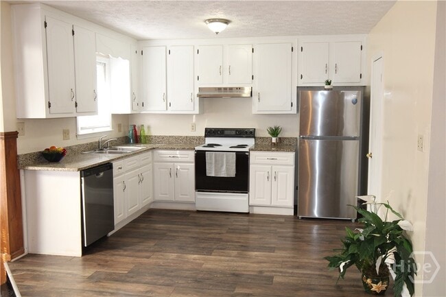 Building Photo - 159 Highland Park Dr