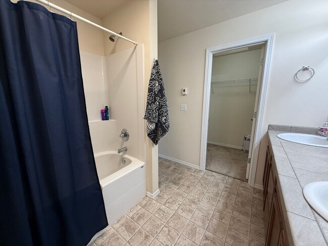 Building Photo - 3 Bedroom DuPont Condo for Rent