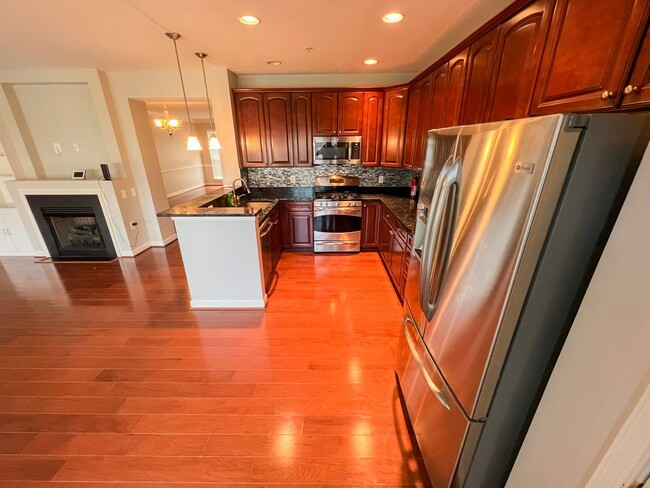 Building Photo - Lavish 3 Bed 2.5 Bath Brick Townhome In Ce...