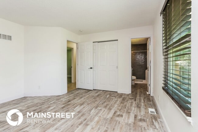 Building Photo - 1353 Meadow Dr