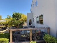 Building Photo - 453 Seaview Dr