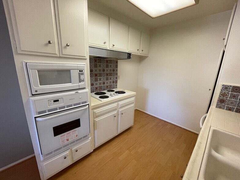 Building Photo - 930 S Shenandoah St