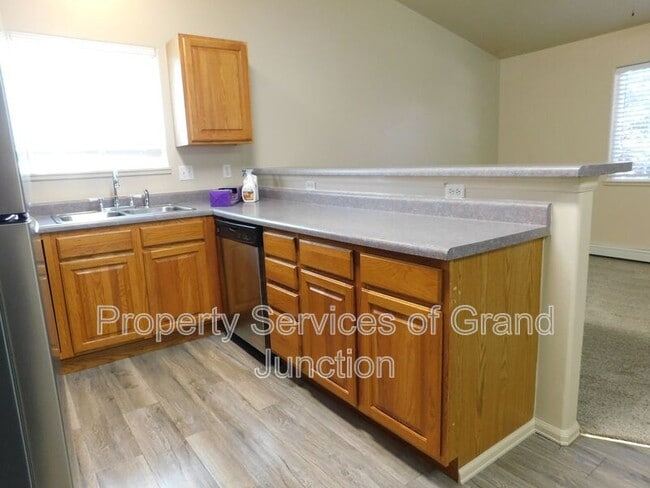 Building Photo - 1107 E Carolina Ave