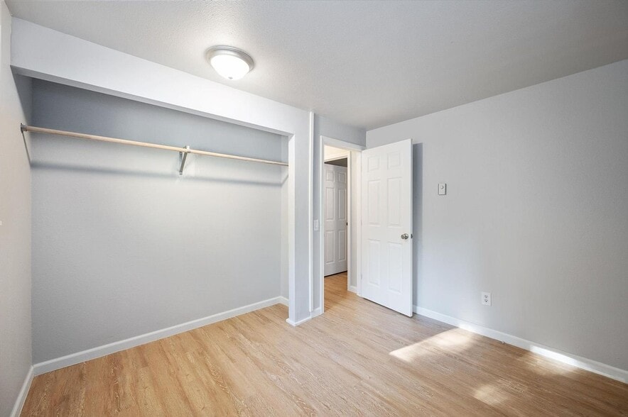 Building Photo - 136 Windward Dr