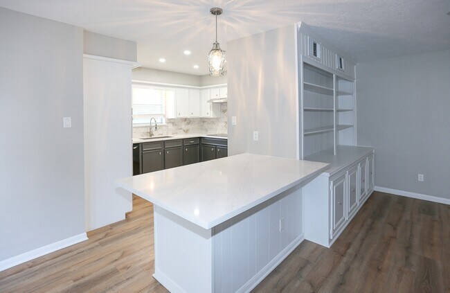 Building Photo - 18102 Mahogany Forest Dr