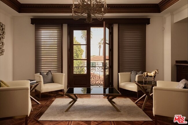 Building Photo - 614 N Palm Dr