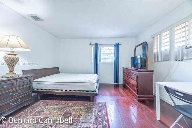 Building Photo - 129 SE 5th St