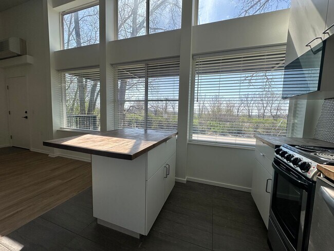 Building Photo - 3048 Anderberg Dr