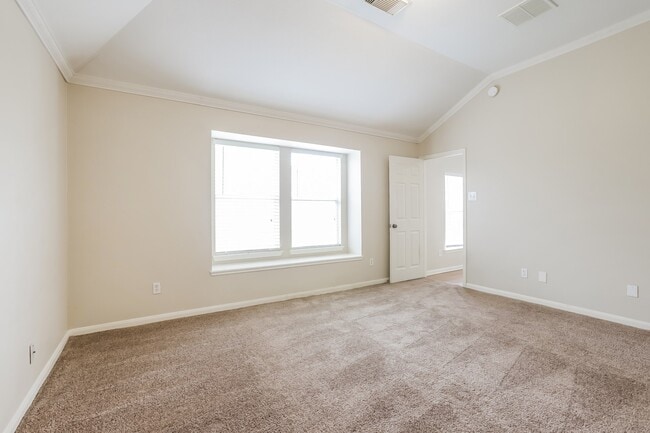 Building Photo - 2011 Pinecreek Pass Ln