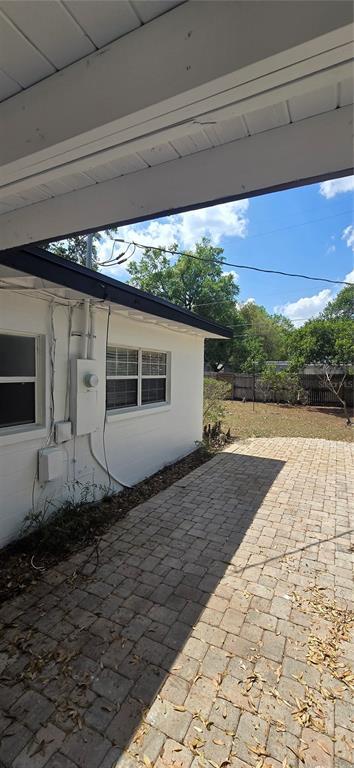 Building Photo - 1500 Roscomare Ave