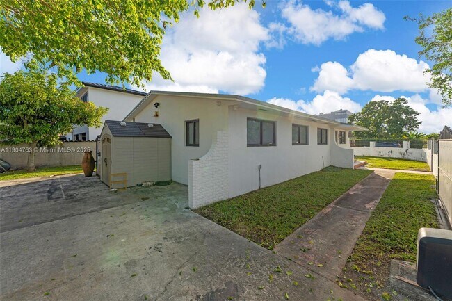 Building Photo - 10364 SW 6th St