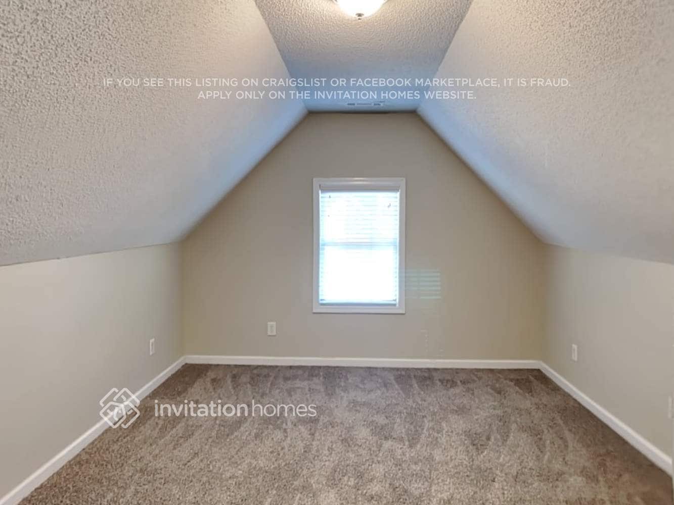 Building Photo - 10 Camden Cir