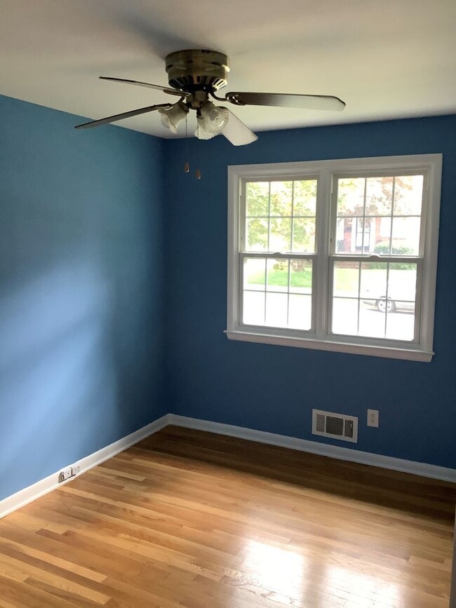Building Photo - SPACIOUS SINGLE FAMILY HOME FOR RENT