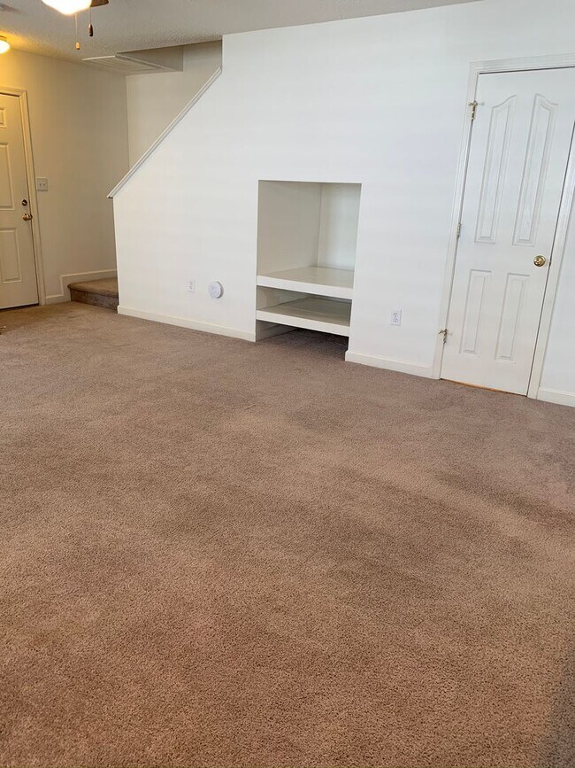 Building Photo - 163 Clusters Cir