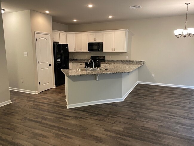 Building Photo - 39060 Fairfields Dr