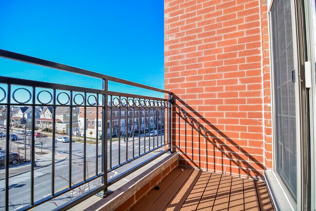 Building Photo - 4006 N Kilbourn Ave