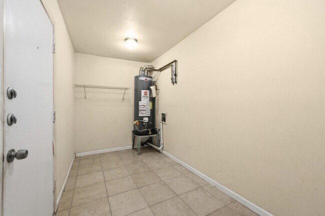 Building Photo - 807 Castle Ridge Rd