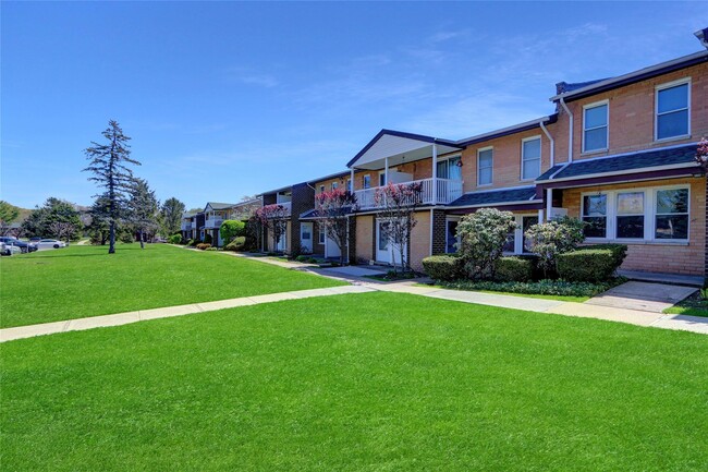 Primary Photo - 229 Artist Lake Dr