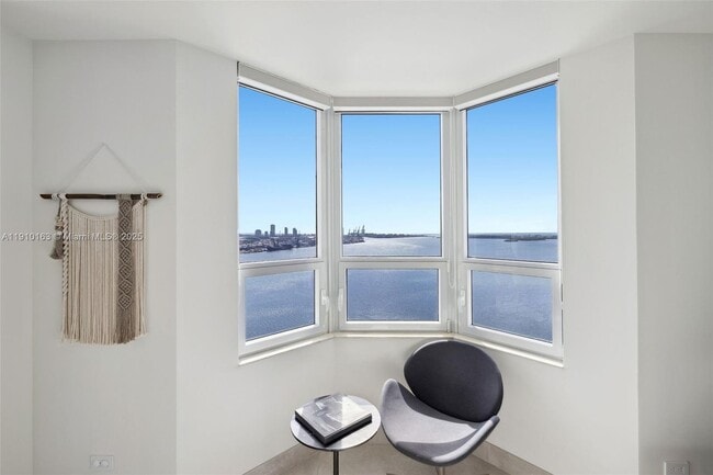 Building Photo - 808 Brickell Key Dr