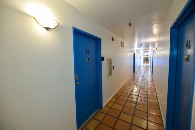 Building Photo - 3830 Avenida Del Presidente