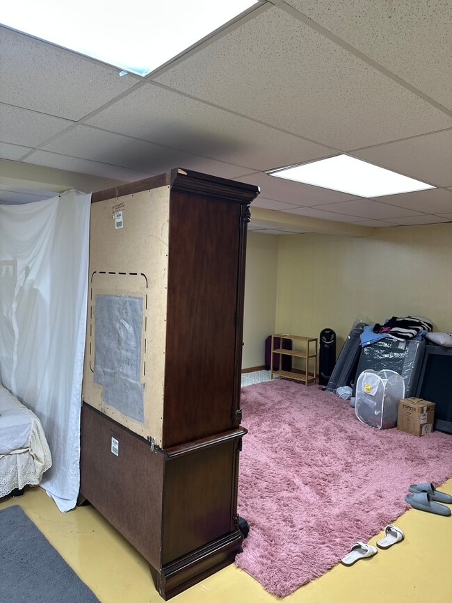 Building Photo - Basement