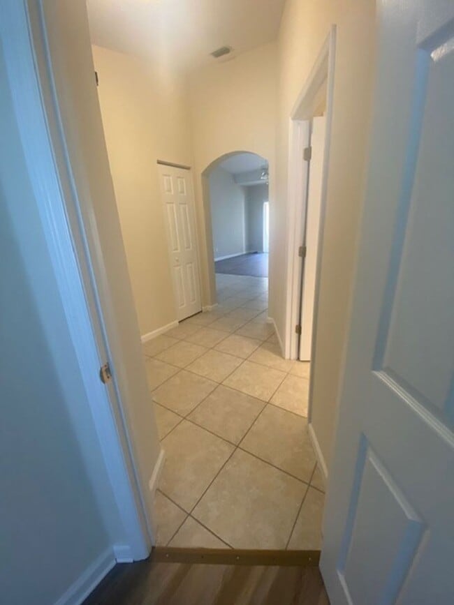 Building Photo - 1 Ryarbor Dr