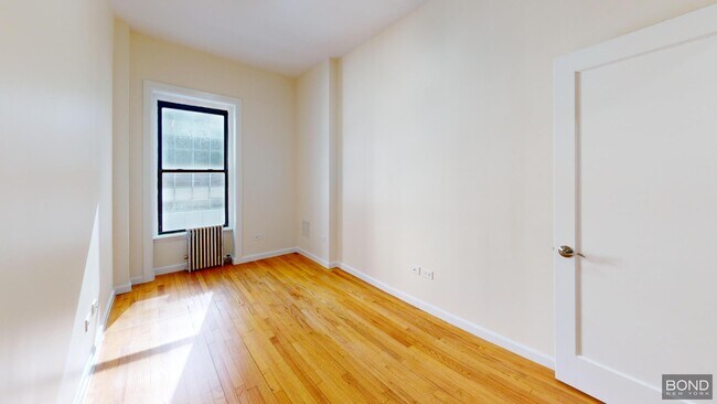 Building Photo - 54 W 56th St