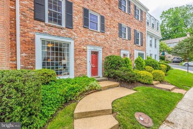 Building Photo - 6813 Market Square Dr