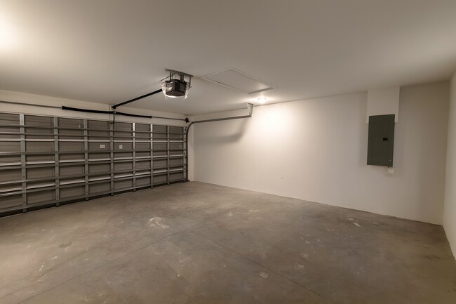 Building Photo - 904 NE 43rd Terrace