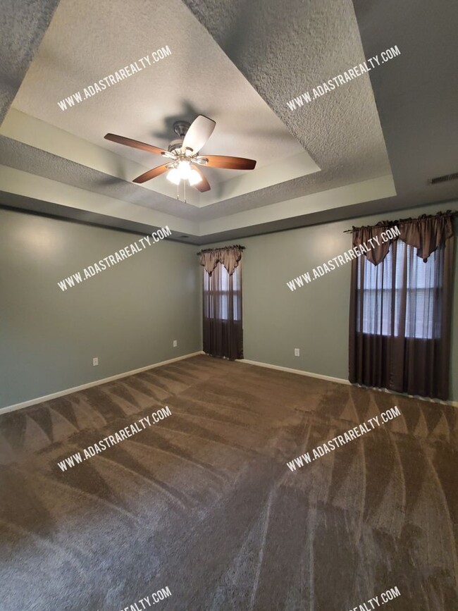 Building Photo - Gorgeous South Overland Park Home-Availabl...