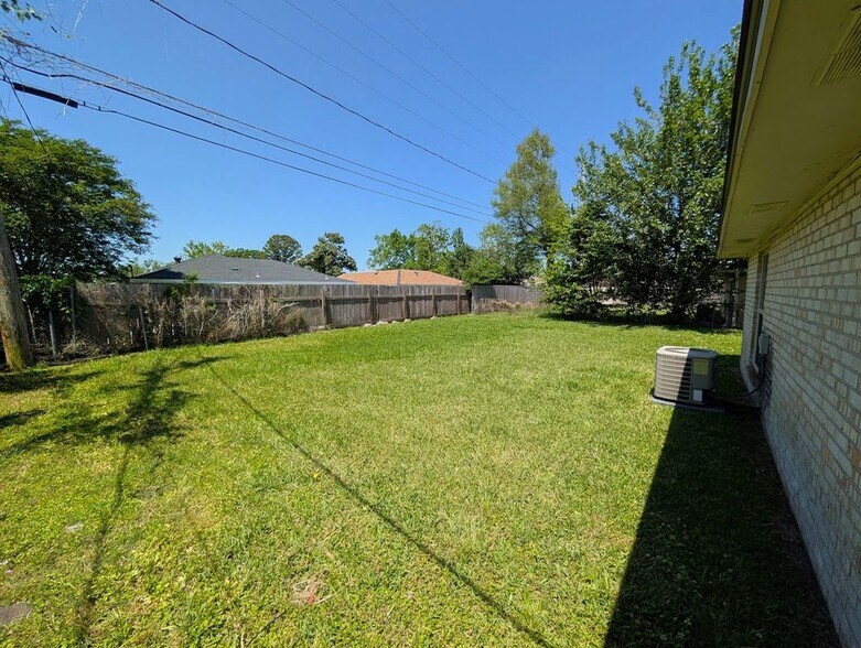 Building Photo - 2113 S Sugar Ridge Dr